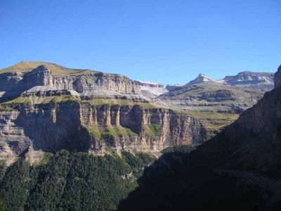 Sortida el 15 d'agost de 2005 a Ordesa (Senda de los Cazadores) i el Mont Perdut.
