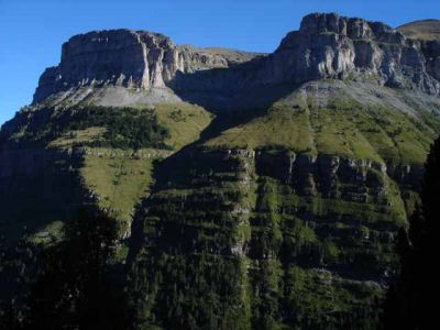 Sortida el 15 d'agost de 2005 a Ordesa (Senda de los Cazadores) i el Mont Perdut.
